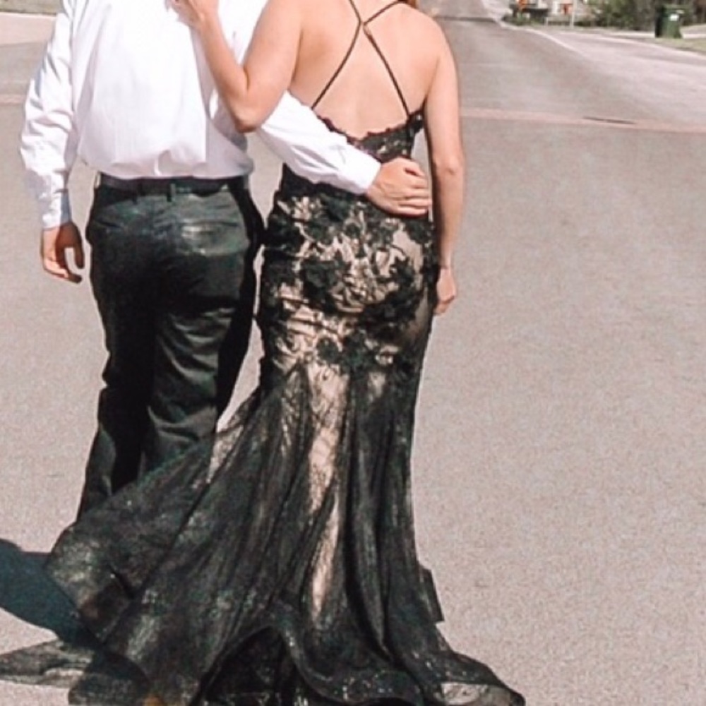Prom dress - Picture 2 of 5